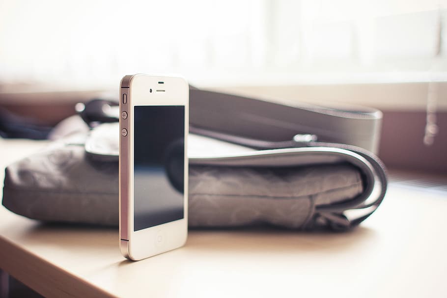 White iPhone 4S standing on the Desk, bag, home, mobile Phone, HD wallpaper
