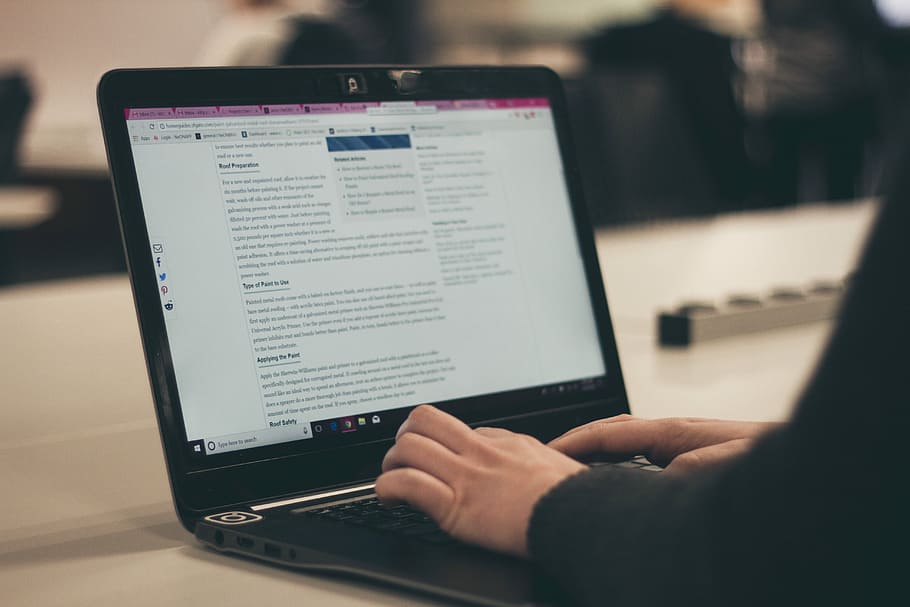 person typing on laptop computer, person using black laptop computer HD wallpaper