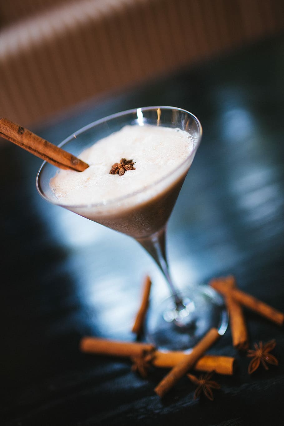 Cinnamon martini, cocktail, drink, food, alcohol, wood - Material HD wallpaper