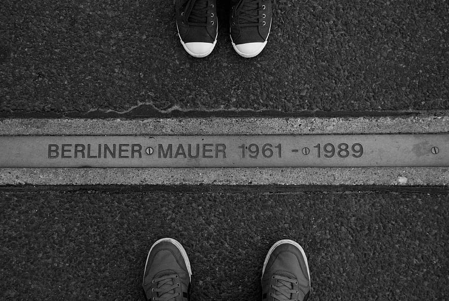 Wall, Berlin, Germany, History, Shoes, couple, cement, low section HD wallpaper