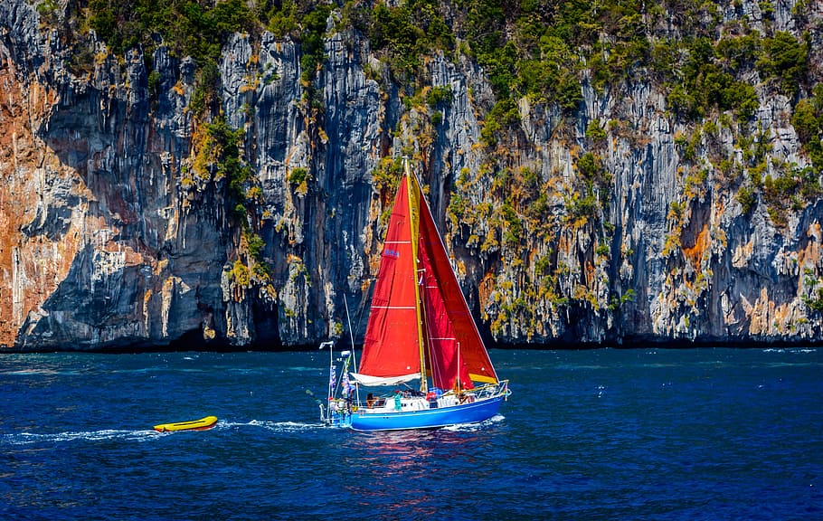 blue and white sailing boat near cliff, thailand, sea, ocean, HD wallpaper