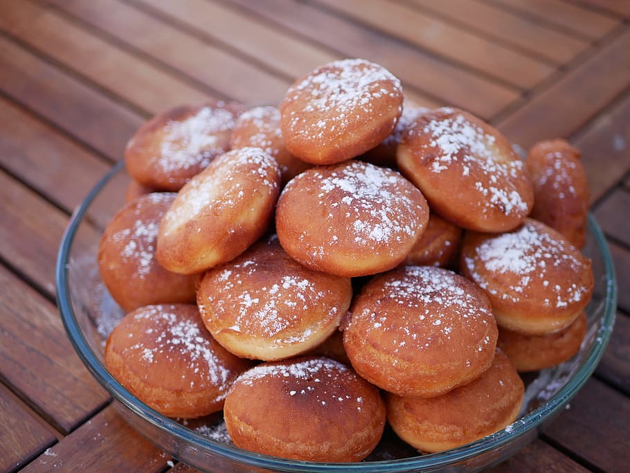 bread, food, plate, wood, baked, bakery, baking, close -up, delicious HD wallpaper