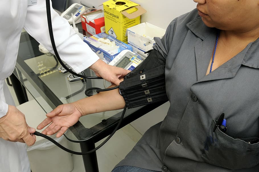 doctor doing sphygmomanometer on patient, heart, control, treatment HD wallpaper