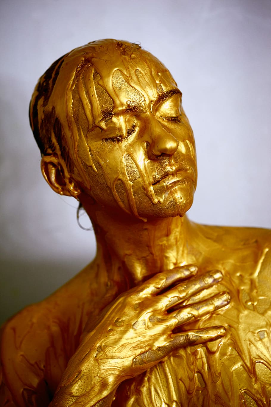 person coated with gold colored liquid posing, person covered with gold-colored liquid HD wallpaper