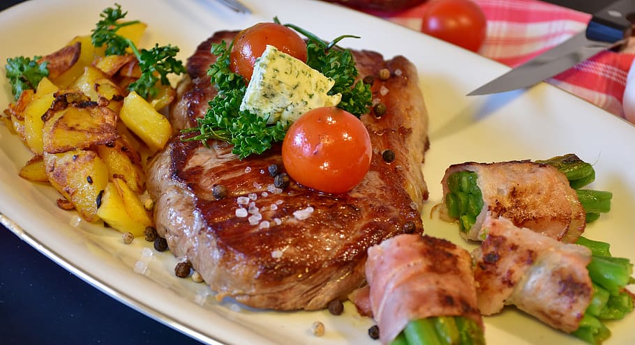 grilled meat on white ceramic tray, steak, rumpsteak, fried, beef