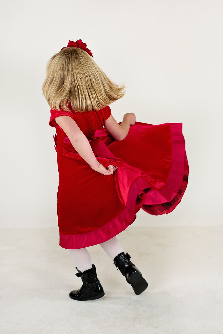 girl wearing red velvet short-sleeved dress, little girl, running, HD wallpaper