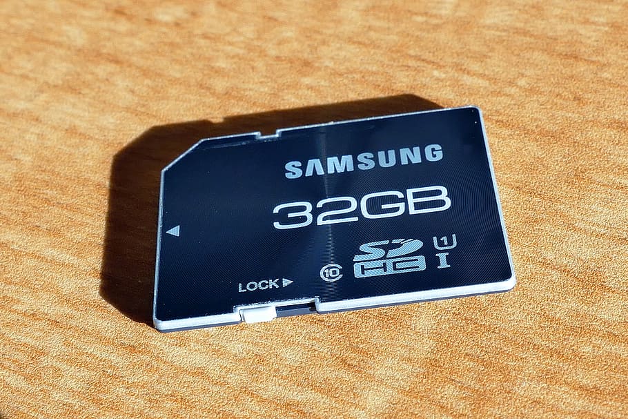 blue Samsung 32 GB adapter on brown surface, sd, card, storage, HD wallpaper