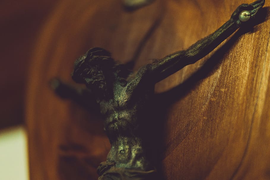 Jesus Christ Wooden Sculpture, art, blur, bronze, christianity, HD wallpaper