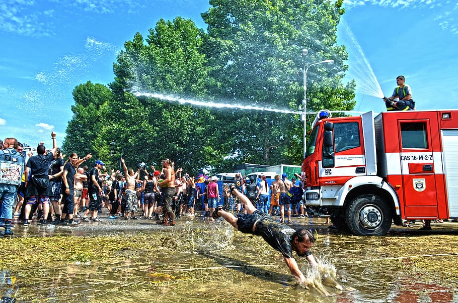 mud, summer, water, fun, festival, day, tree, motion, spraying HD wallpaper