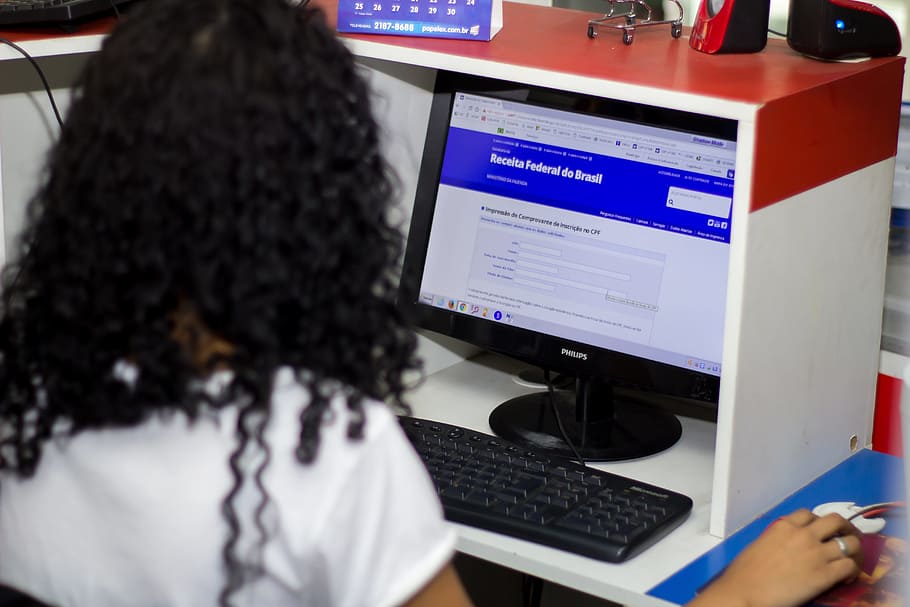 woman given, receptionist, attendance, computer, mouse, pc