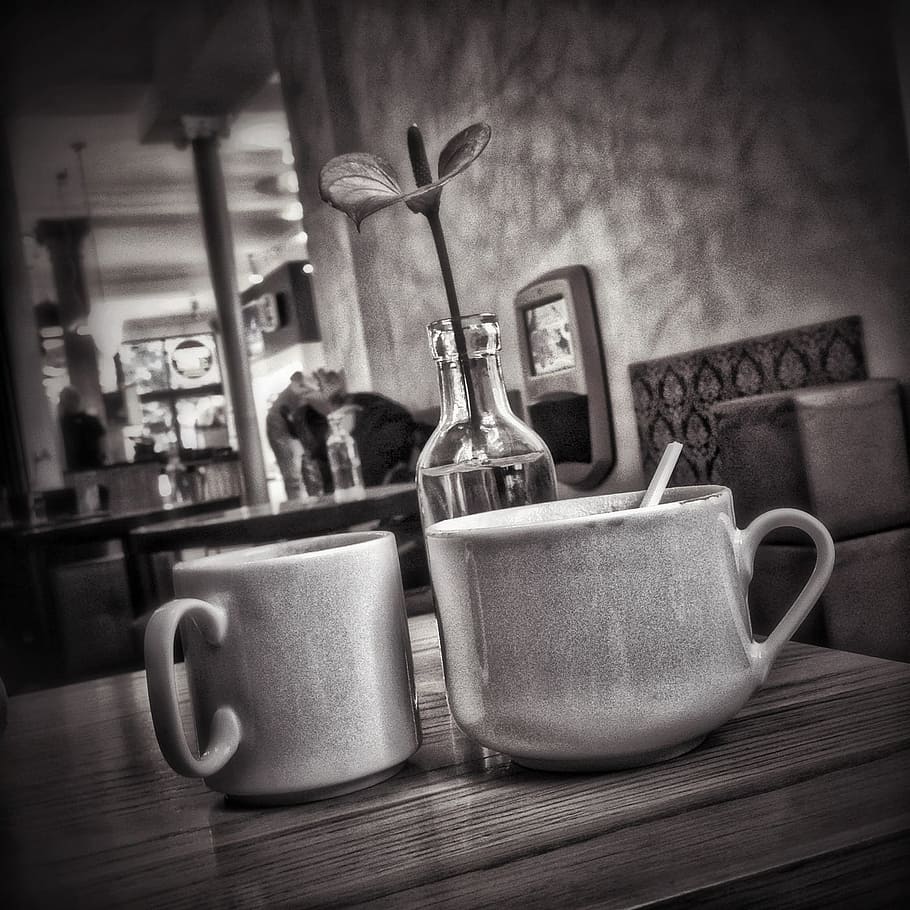 grayscale photo of two ceramic mugs, coffee, beans, cup, beverages HD wallpaper
