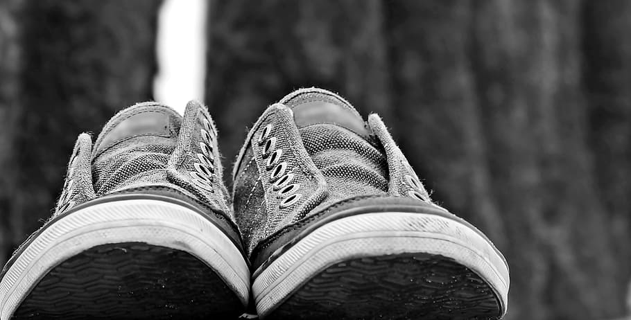 pair of grey-and-white low-top sneakers without laces in selective-focus photography, HD wallpaper