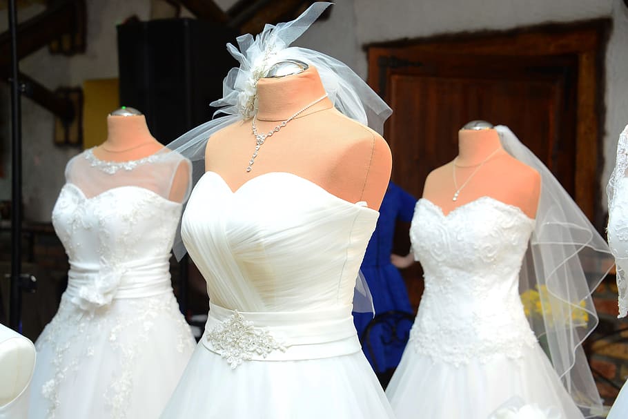 three white dresses on mannequin, wedding dress, para, bride, HD wallpaper