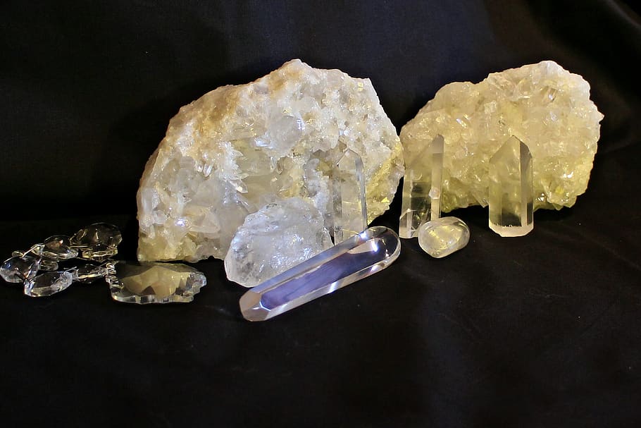 rock-crystal-crystal-crystal-quartz-quartz-pure-quartz-mineral.jpg