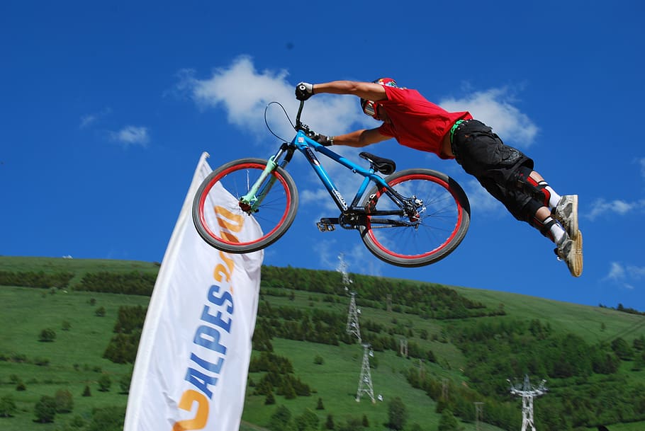 mountain biking, jump, acrobatics, mid-air, sky, sport, skill HD wallpaper