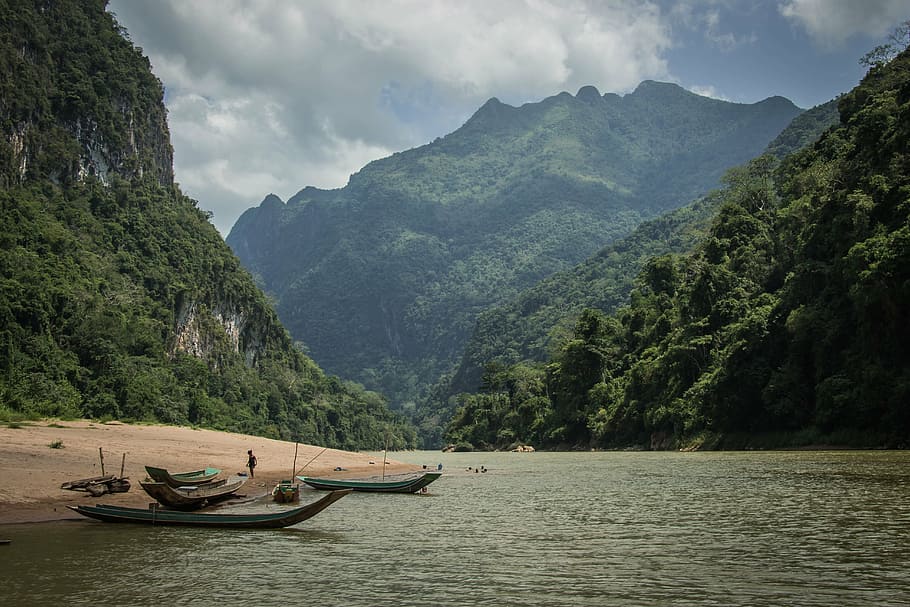 brown wooden boats near shoreline and mountains, river, valley HD wallpaper