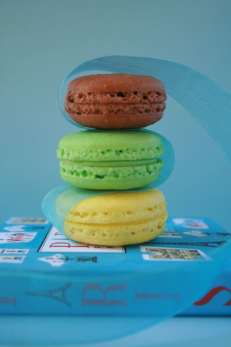 paris, ribbon, macaroon, macaron, french, dessert, sweet, delicate HD wallpaper