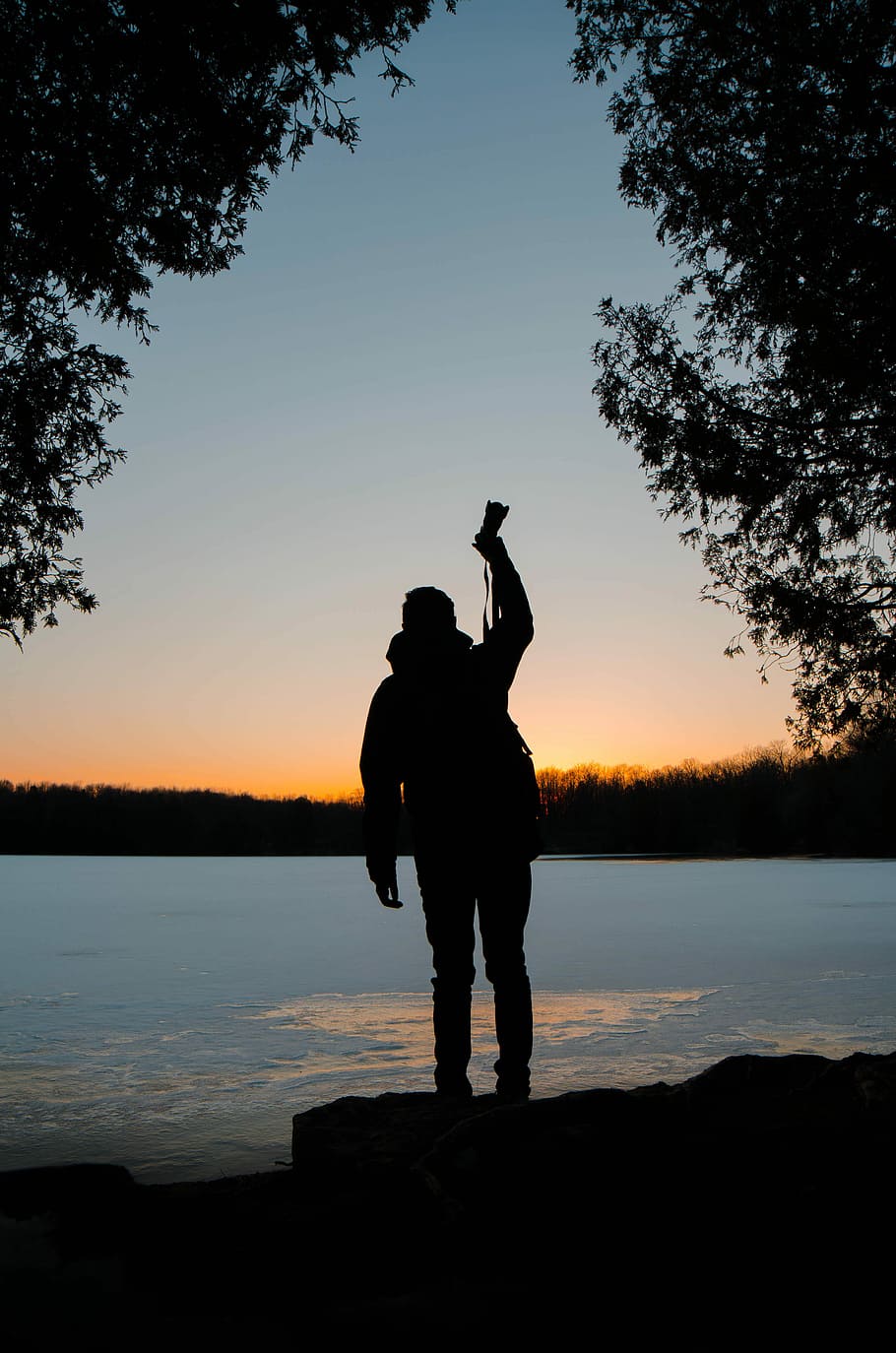 silhouette of person raising his right hand, silhouette of man holding camera during sunset HD wallpaper