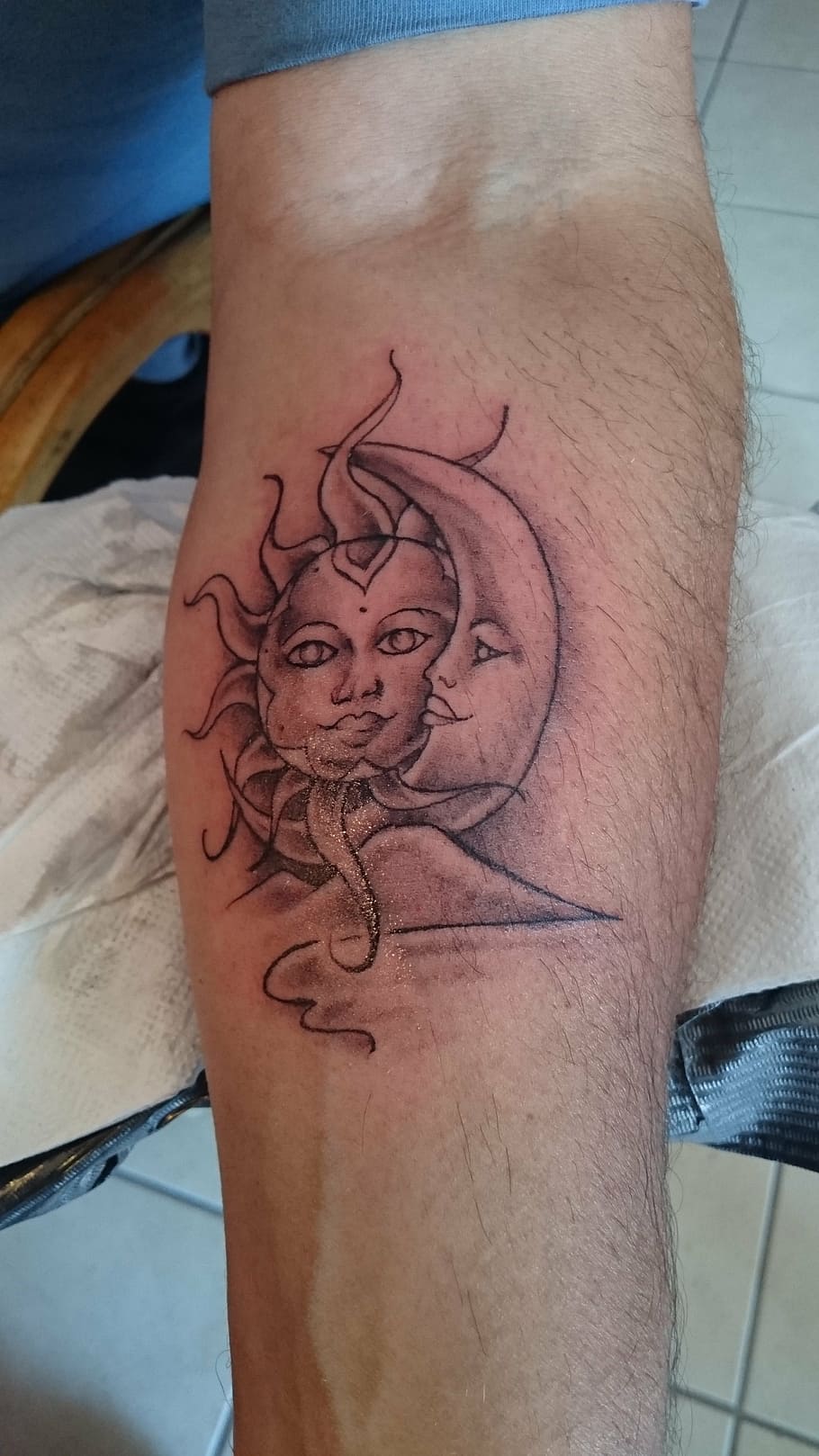 tattoo, sun, moon, hand, real people, human body part, one person HD wallpaper
