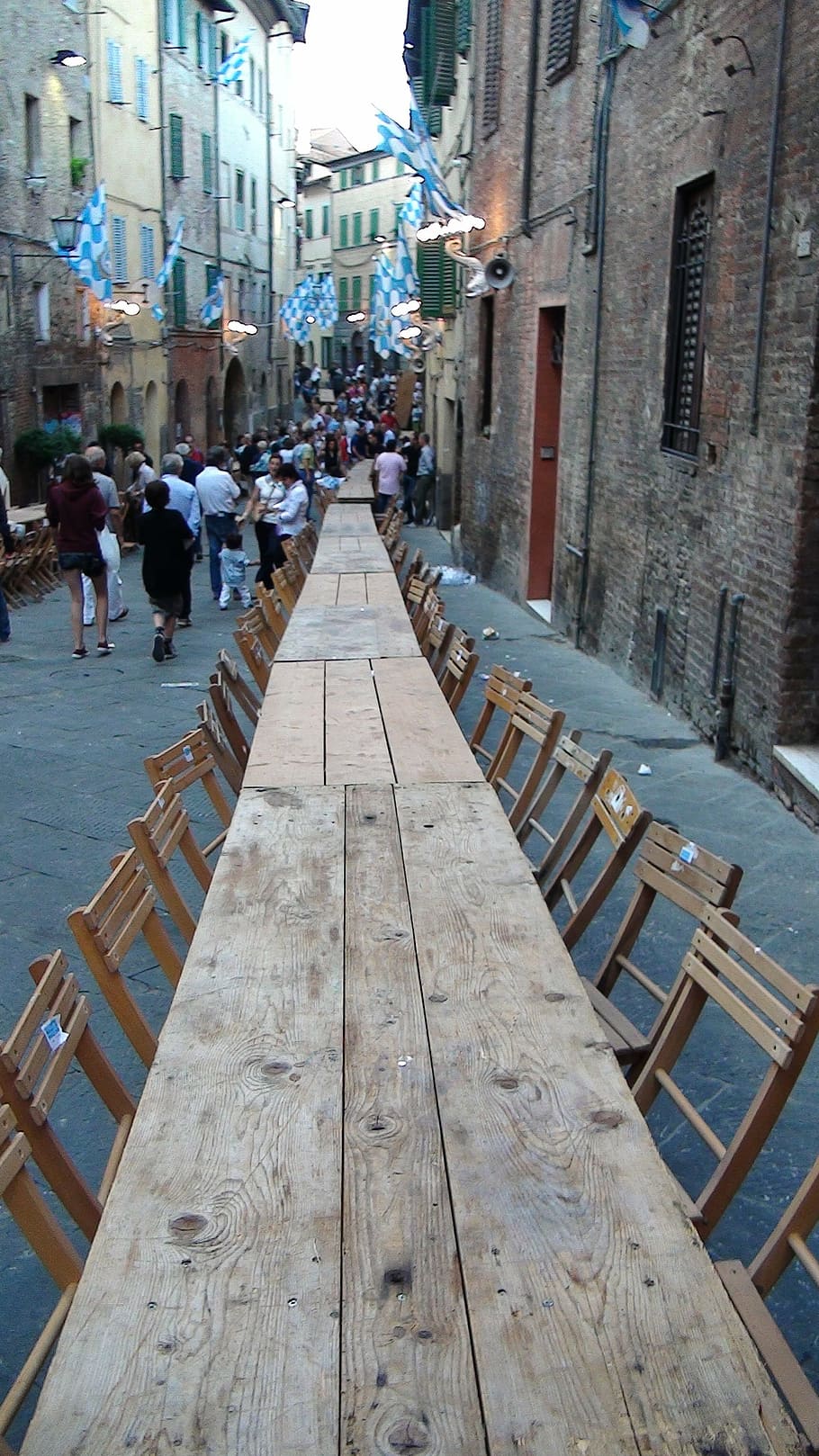 siena, party, table, chairs, dinner, long, wood, atmosphere HD wallpaper