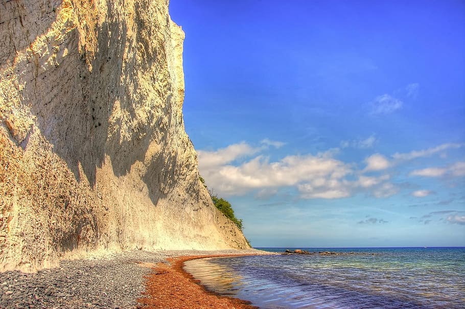 beige cliff beside body of water at daytime photo, món, white cliffs HD wallpaper