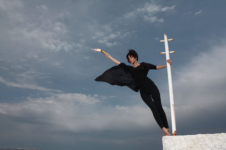 woman in black 3/4-sleeved jumpsuit on white metal post, umbrella HD wallpaper