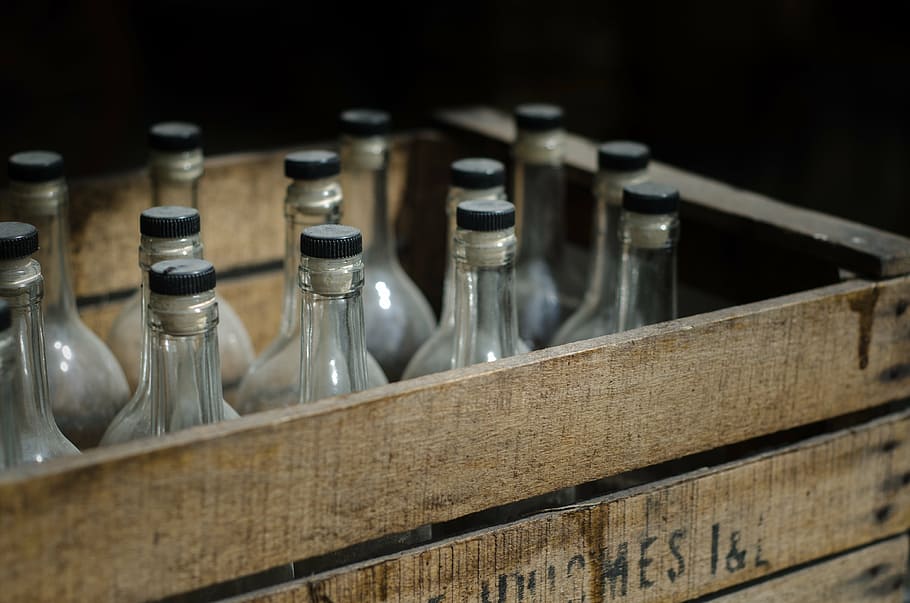 clear glass bottles on brown wooden crate, beer, vintage, antique, HD wallpaper