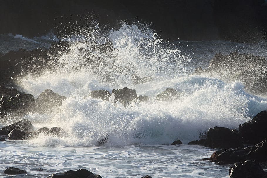 sea waves on rock formations, water, spray, back light, nature HD wallpaper
