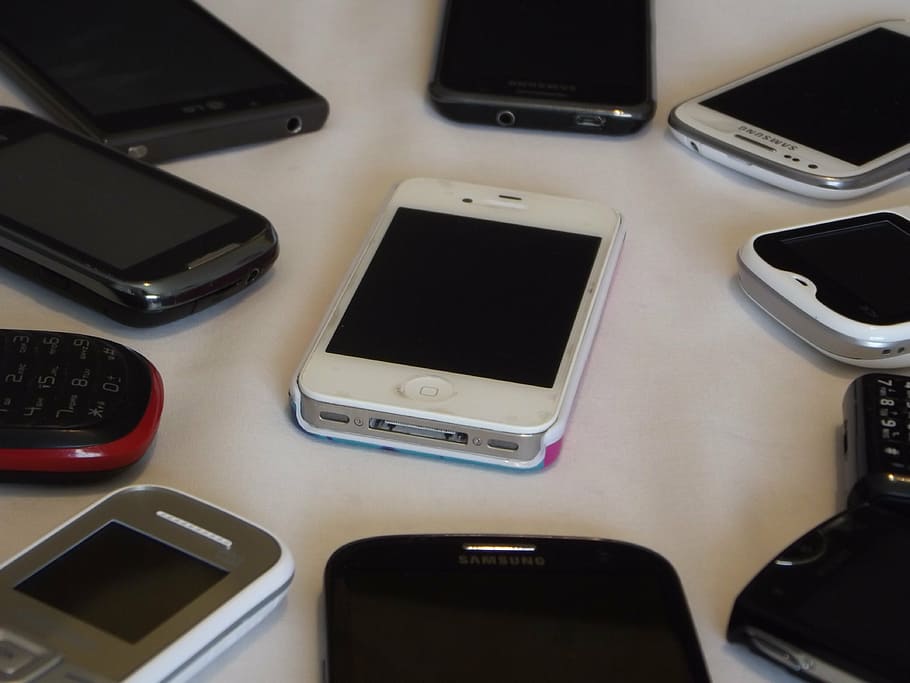 mobile phone lot, iphone, smartphone, touch screen, cell phone HD wallpaper