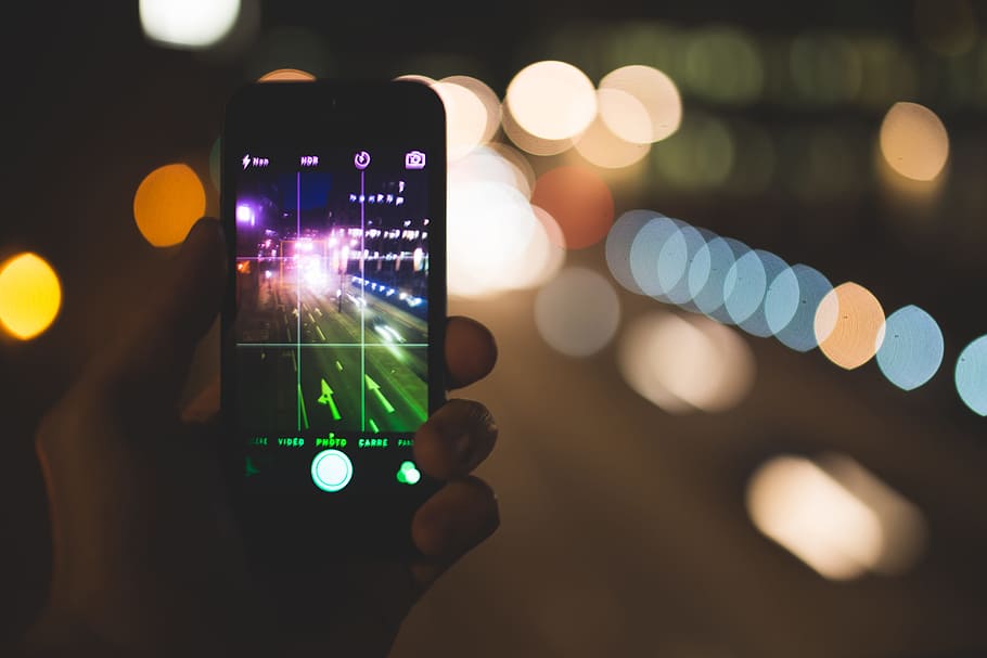 road, hand, night, iphone, bokeh, macro, smartphone, technology HD wallpaper