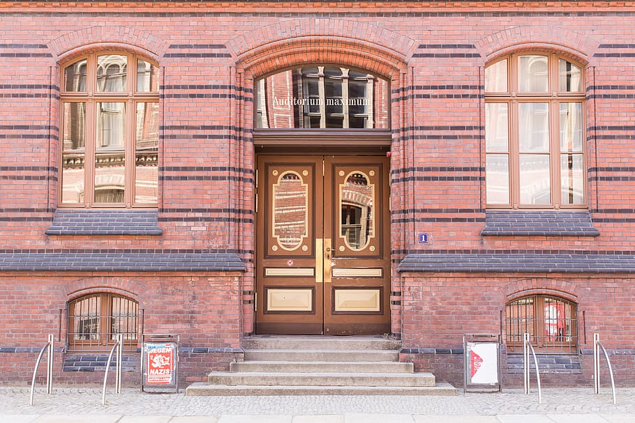 brown wooden door, facade of brown building, concrete, sidewalk HD wallpaper