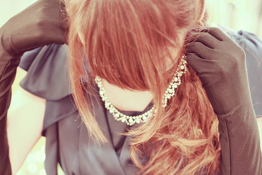 close up photography of woman wearing Diamond necklace, women HD wallpaper