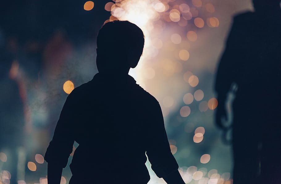 silhouette photography of boy beside woman, bokeh photography of silhouette of boy HD wallpaper