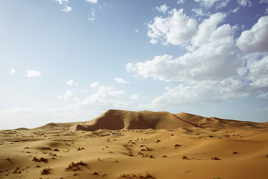 desert under blue sky, desert under blue and white sky, sand HD wallpaper