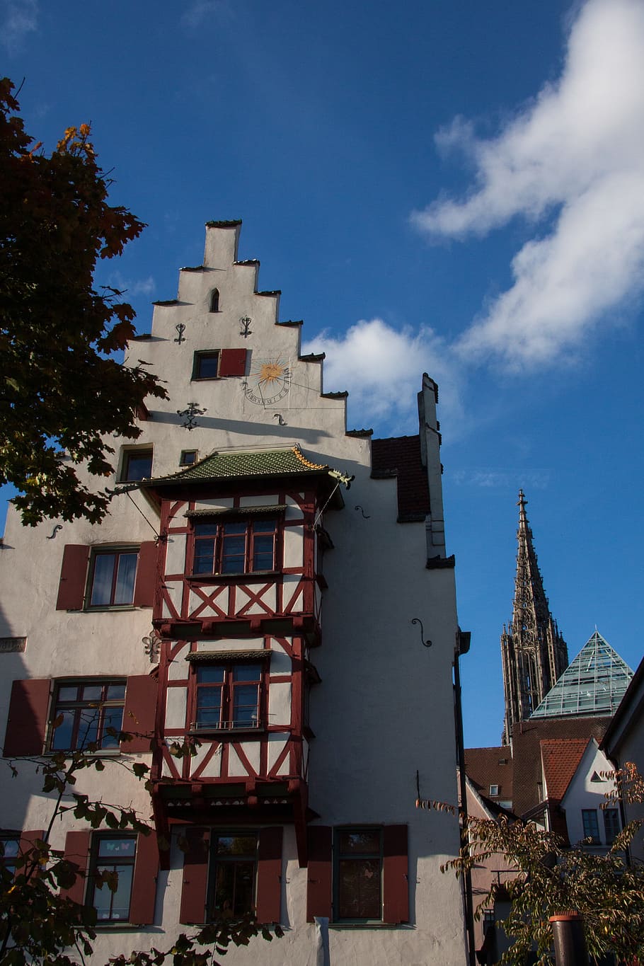 Facade, Gable, Bay Window, Truss, sundial, münster tower, pyramid HD wallpaper
