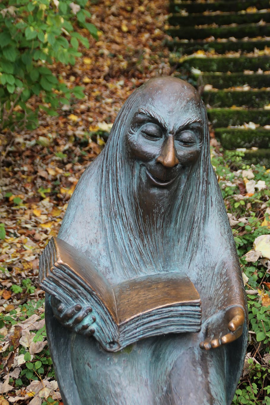gnome, dwarf, old, statue, bronce, park, animal themes, day HD wallpaper