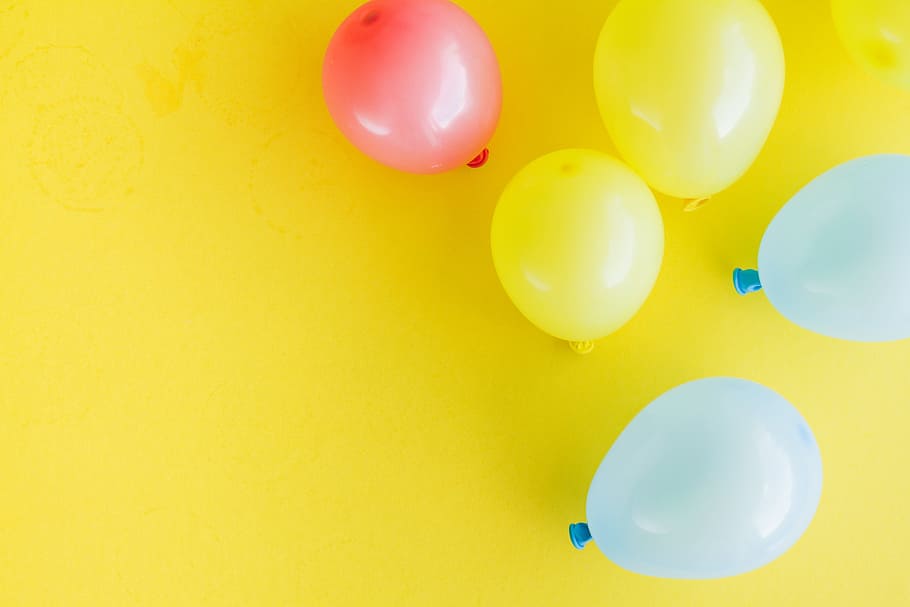 yellow and blue balloons, multi colored, holiday, bright, colored balls HD wallpaper
