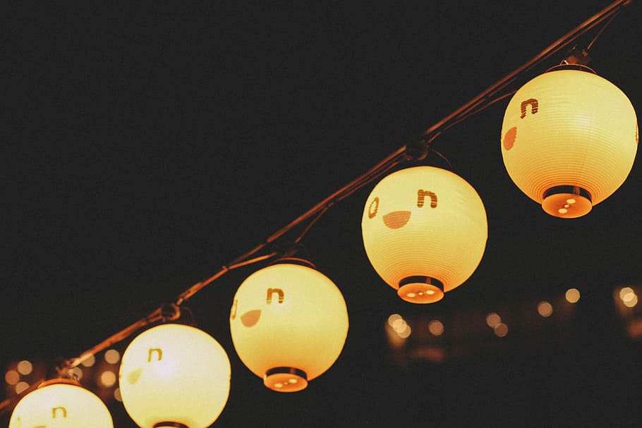 The lights, turned-on five hanging lanterns, cable, night, dark HD wallpaper