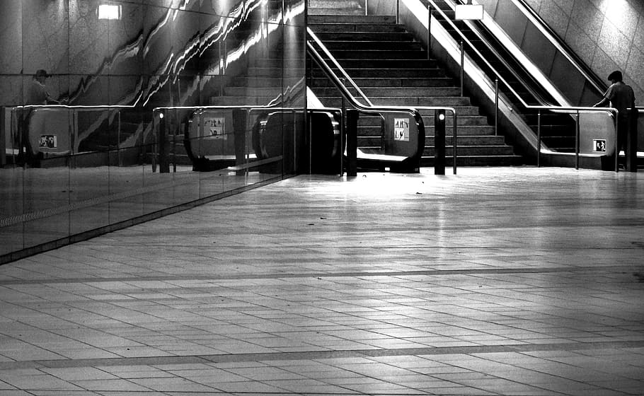 Metro Station, Escalator, Trainstation, mirroring, transportation HD wallpaper