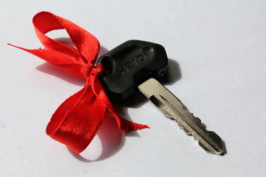 key, scooter, hero, gift, new, bike, present, red, emotion HD wallpaper