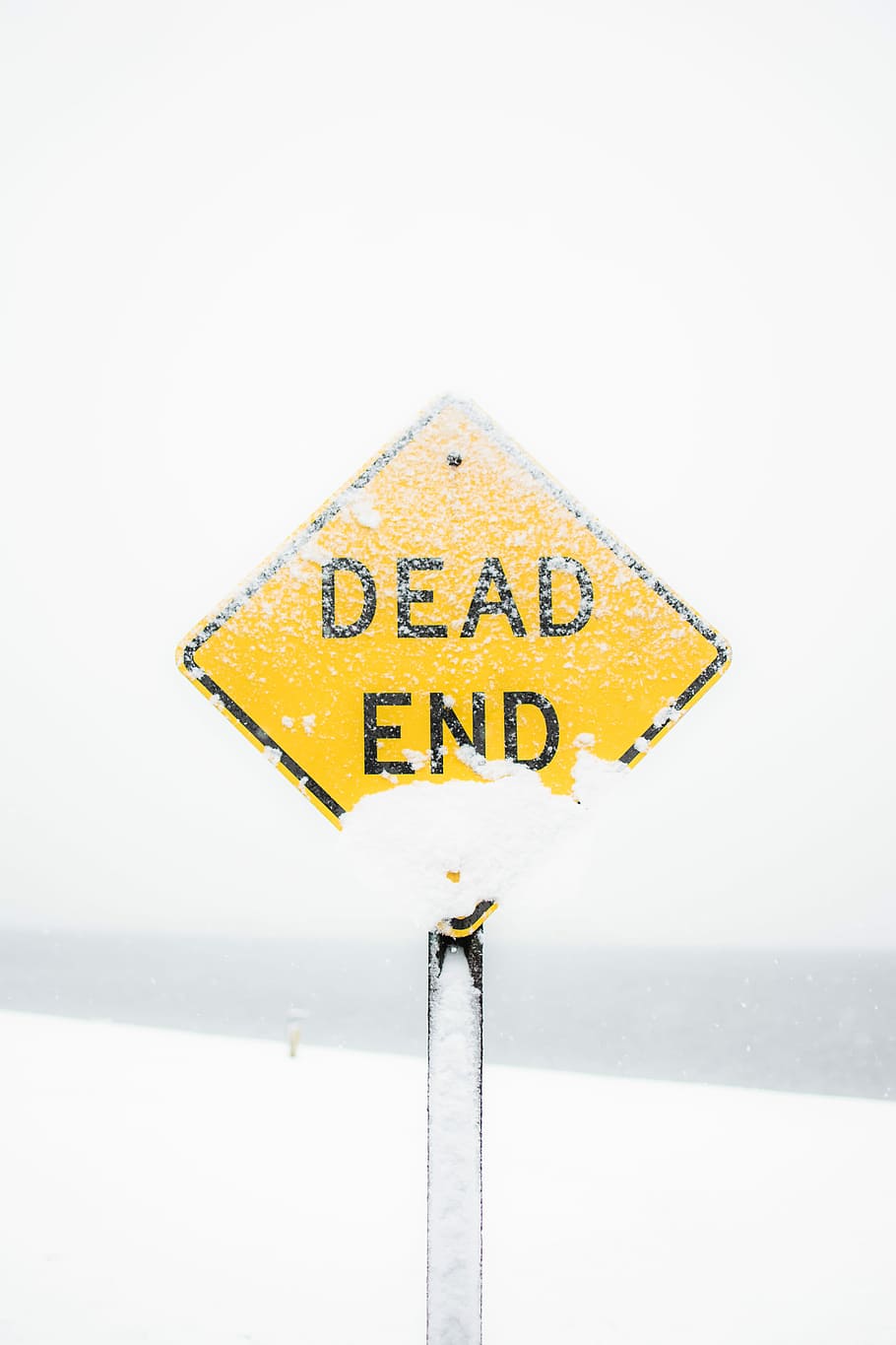 focus photography of dead end road sign covered with snow, snow-covered yellow and black Dead End street sign, HD wallpaper