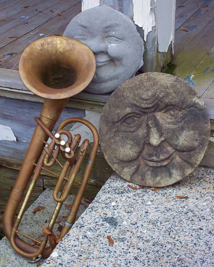 sculpture, faces, old, stone, ancient, brass, trumpet, porch HD wallpaper