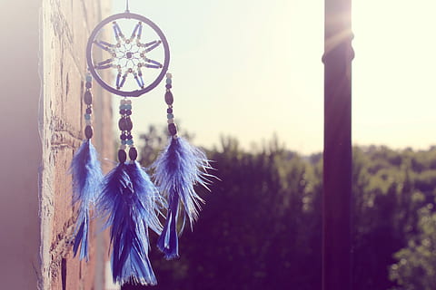 selective focus of hanging blue and black dream catcher, focus photography of brown and blue dreamcatcher HD wallpaper