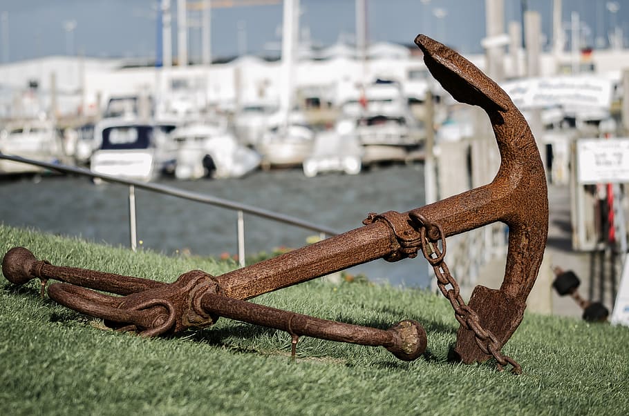 brown metal anchor on green grass, shipping, port, old, boot, HD wallpaper