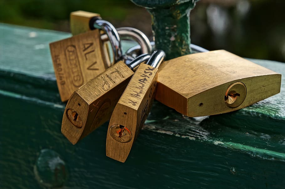 padlock, love, bridge, romance, couple, happiness, key, forever HD wallpaper