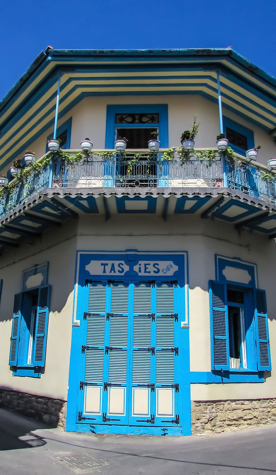 cafe, cafeteria, architecture, blue, street, village, traditional HD wallpaper
