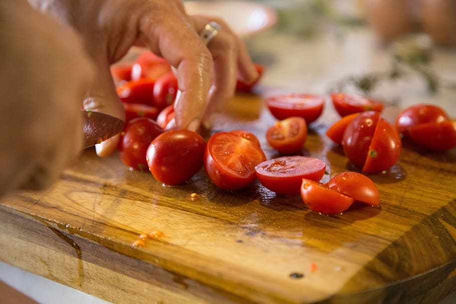 person sliced tomatoes, cut, kitchen, cooking, cutting, food HD wallpaper