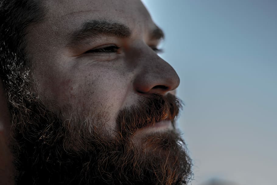 closeup photo of bearded man, man's face, smile, looking, hike HD wallpaper