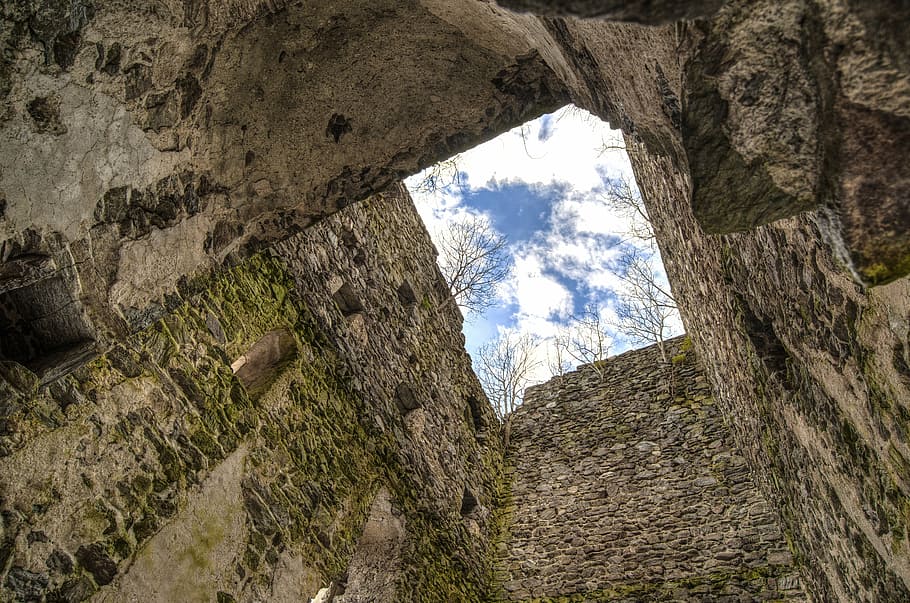 bottom view photo of tunnel, ruin, castle, eye, brick, rock HD wallpaper