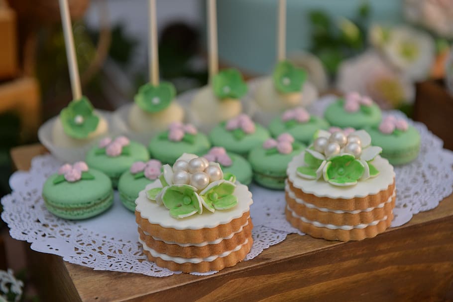 biscuit, macaron, fete, dessert, cake, food, gourmet, cupcake HD wallpaper